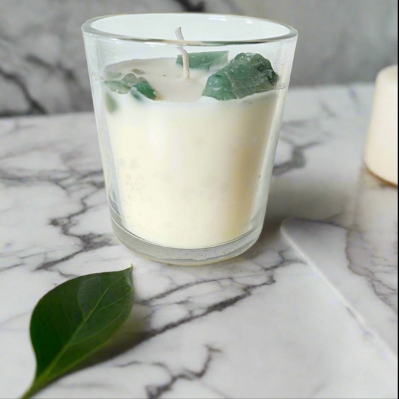 Nwt Vedazzling Accessories Vanilla and Ocean Blend Soy Wax Candle - Picture 2 of 3